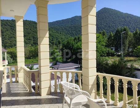 Bağ evi, Qəbələ ş.