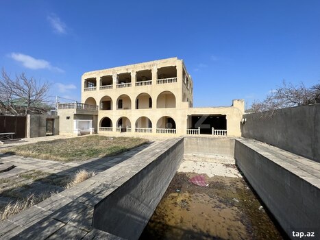 Villa, Ələt qəs.