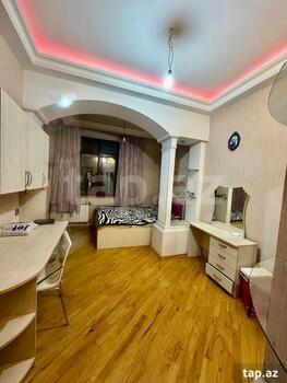 4-otaqlı yeni tikili, H.Cavid pr., 220 m²
