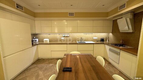 5-otaqlı mənzil, Nizami küç., 250 m²