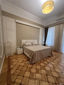 5-otaqlı mənzil, Nizami küç., 250 m²