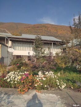 Bağ evi, Şəki ş.