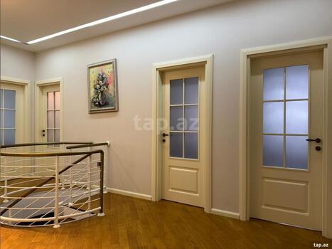 6-otaqlı yeni tikili, Qara Qarayev m., 270 m²