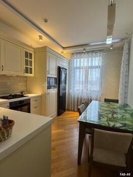 6-otaqlı yeni tikili, Qara Qarayev m., 270 m²