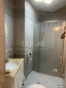4-otaqlı yeni tikili, İnqlab küç., 191 m²