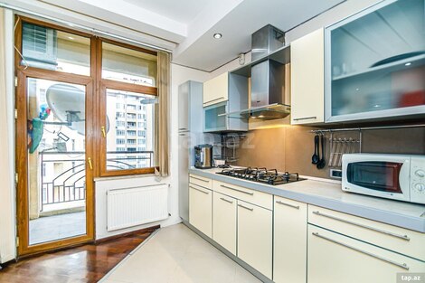 3-otaqlı yeni tikili kirayə verilir, 28 May m., 130 m²