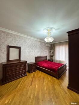 3-otaqlı yeni tikili, İnşaatçılar pr., 175 m²