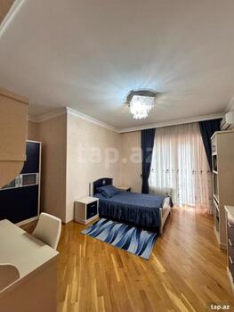 3-otaqlı yeni tikili, İnşaatçılar pr., 175 m²