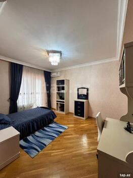 3-otaqlı yeni tikili, İnşaatçılar pr., 175 m²