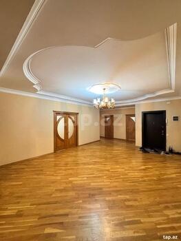 3-otaqlı yeni tikili, İnşaatçılar pr., 175 m²