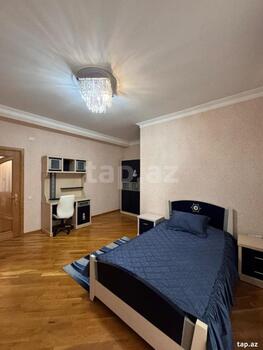 3-otaqlı yeni tikili, İnşaatçılar pr., 175 m²