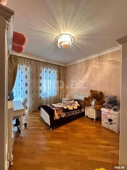 3-otaqlı yeni tikili, İnşaatçılar pr., 175 m²