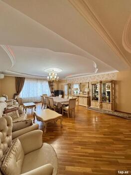 3-otaqlı yeni tikili, İnşaatçılar pr., 175 m²