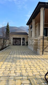 Villa, Qax r.