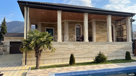 Villa, Qax r.