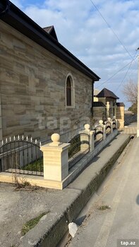 Villa, Qax r.