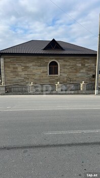 Villa, Qax r.