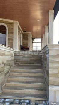 Villa, Qax r.