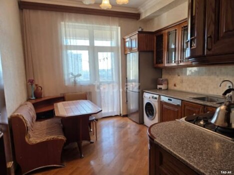 4-otaqlı yeni tikili, Kamal Rəhimov küç., 143 m²