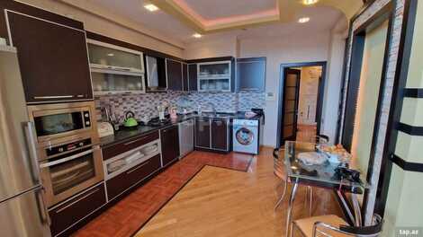 3-otaqlı yeni tikili, Nizami m., 125 m²