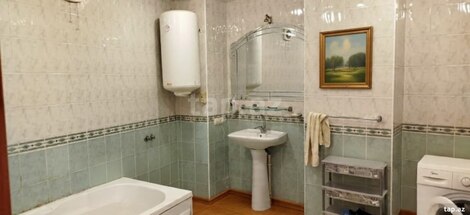 4-otaqlı mənzil, Səbail r., 220 m²