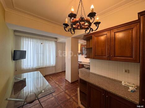 4-otaqlı yeni tikili, Məhəmməd Naxçıvani küç., 200 m²