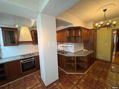 4-otaqlı yeni tikili, Məhəmməd Naxçıvani küç., 200 m²