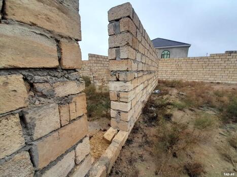 2 sot torpaq sahəsi, Saray qəs.