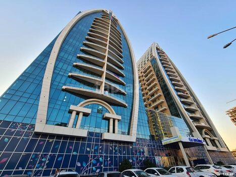 4-otaqlı yeni tikili, Elmlər Akademiyası m., 185 m²