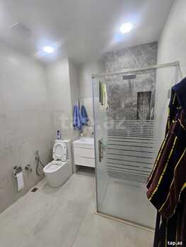 3-otaqlı yeni tikili, E.Akademiyası m., 130 m²