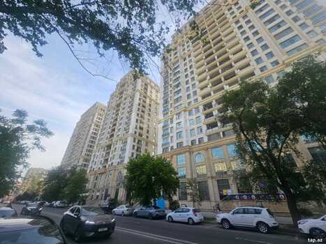 3-otaqlı yeni tikili, E.Akademiyası m., 130 m²