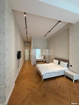 4-otaqlı yeni tikili, Üzeyir Hacıbəyli küç., 168 m²