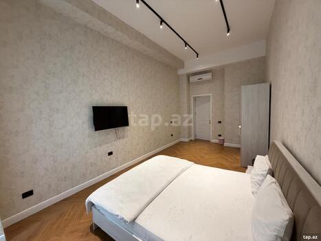 4-otaqlı yeni tikili, Üzeyir Hacıbəyli küç., 168 m²
