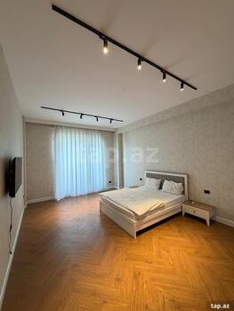 5-otaqlı yeni tikili, Üzeyir Hacıbəyli küç., 207 m²