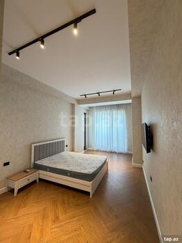 5-otaqlı yeni tikili, Üzeyir Hacıbəyli küç., 207 m²