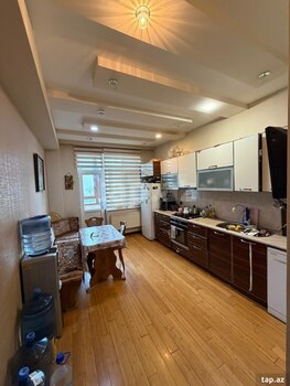 3-otaqlı yeni tikili, Məmmədcəfər Cəfərov küç., 130 m²