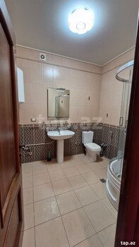 2-otaqlı yeni tikili, İnşaatçılar pr., 170 m²