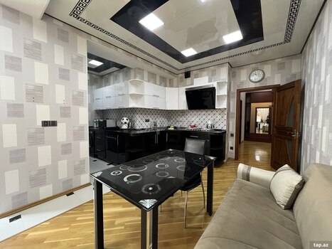 3-otaqlı yeni tikili, S. Rüstəm küç., 168.5 m²