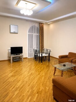 2-otaqlı mənzil kirayə verilir, 28 May m., 62 m²