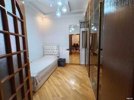 4-otaqlı yeni tikili, Mirəli Seyidov küç., 146 m²
