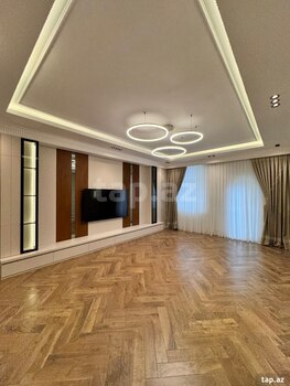 4-otaqlı yeni tikili, Elmlər Akademiyası m., 185 m²