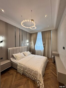 4-otaqlı yeni tikili, Elmlər Akademiyası m., 185 m²