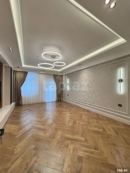 4-otaqlı yeni tikili, Elmlər Akademiyası m., 185 m²