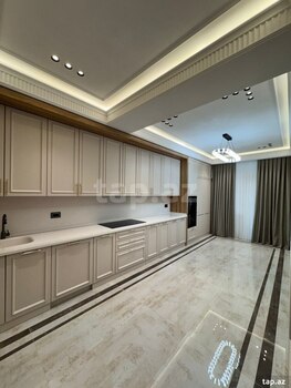 4-otaqlı yeni tikili, Elmlər Akademiyası m., 185 m²