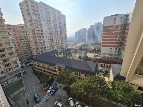 3-otaqlı yeni tikili, 8 Noyabr m., 131 m²