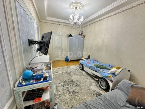 3-otaqlı yeni tikili, 8 Noyabr m., 131 m²