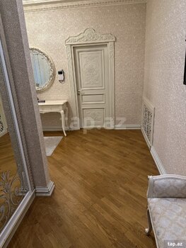 3-otaqlı yeni tikili, 8 Noyabr m., 131 m²