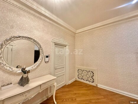 3-otaqlı yeni tikili, 8 Noyabr m., 131 m²