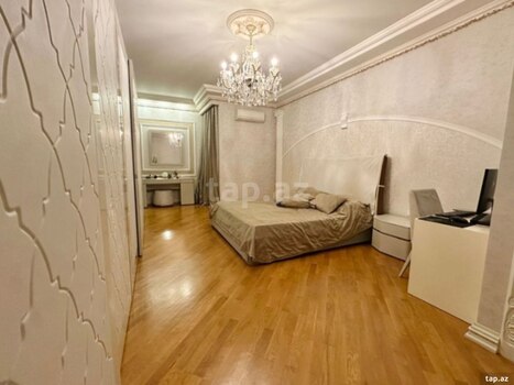 3-otaqlı yeni tikili, 8 Noyabr m., 131 m²