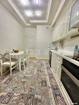 3-otaqlı yeni tikili, 8 Noyabr m., 131 m²